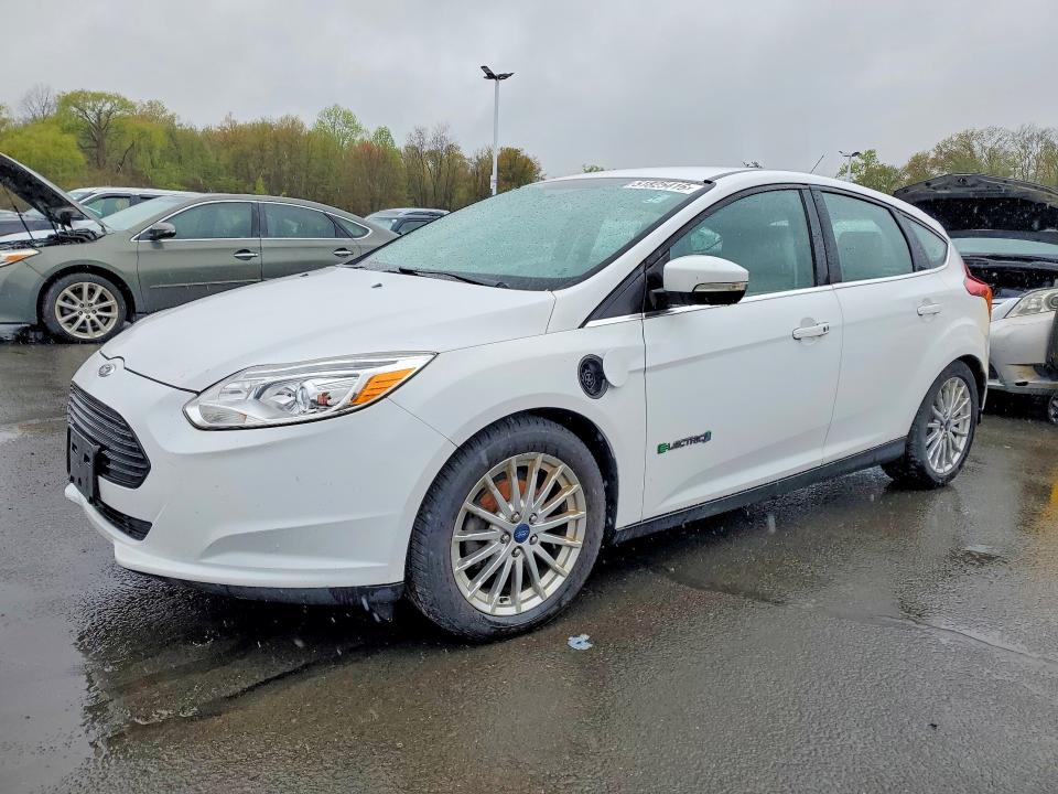 2014 Ford Focus მანქანა იყიდება აუქციონზე, vin: 1FADP3R49EL274121, აუქციონის ნომერი: 51825416