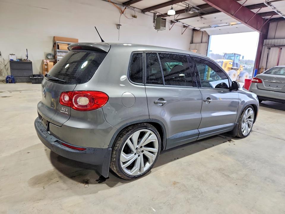 2011 Volkswagen Tiguan მანქანა იყიდება აუქციონზე, vin: WVGBV7AX1BW549927, აუქციონის ნომერი: 49313376