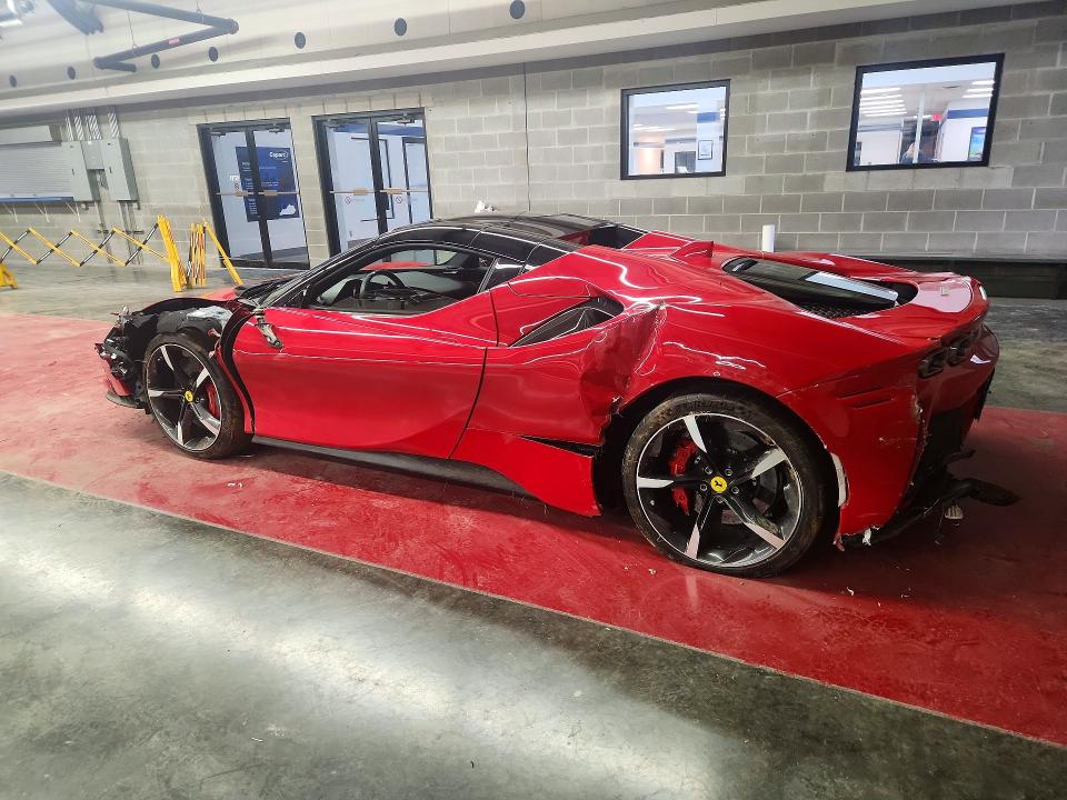 2022 Ferrari Sf 90 Spider მანქანა იყიდება აუქციონზე, vin: ZFF96NMA8N0276702, აუქციონის ნომერი: 49375516