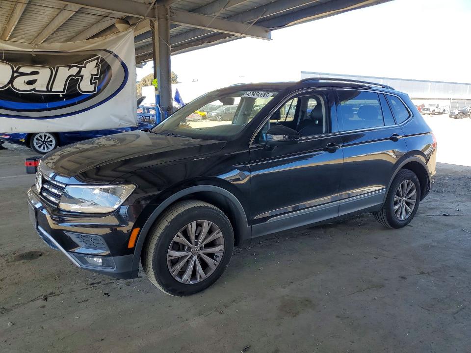 49464096 :رقم المزاد ، 3VV3B7AX6JM038604 vin ، 2018 Volkswagen Tiguan مزاد بيع