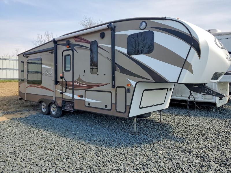 48674186 :رقم المزاد ، 4YDF28S26F2506203 vin ، 2015 Keystone Cougar مزاد بيع