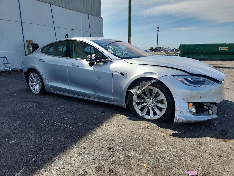 48833356 :رقم المزاد ، 5YJSA1E20HF183919 vin ، 2017 Tesla Model S مزاد بيع