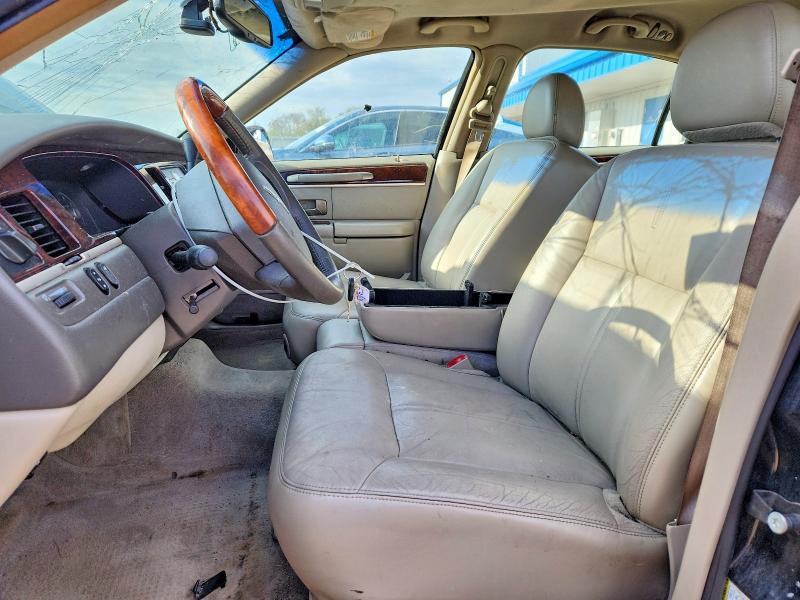 51432746 :رقم المزاد ، 2LNBL8CV5AX615955 vin ، 2010 Lincoln Town Car مزاد بيع