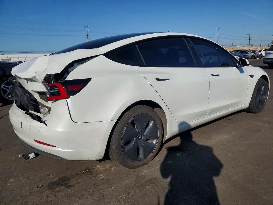 2022 Tesla Model 3 მანქანა იყიდება აუქციონზე, vin: 5YJ3E1EB4NF335656, აუქციონის ნომერი: 49316266