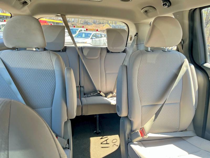 49511486 :رقم المزاد ، KNDMA5C12J6400723 vin ، 2018 Kia Sedona مزاد بيع
