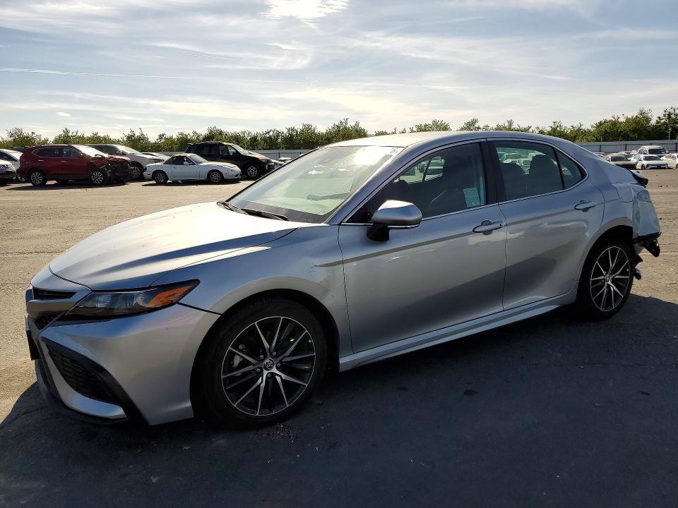 2024 Toyt Camry მანქანა იყიდება აუქციონზე, vin: 4T1G11AKXRU200242, აუქციონის ნომერი: 49672276