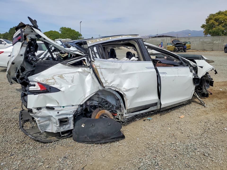 Продаж на аукціоні авто 2018 Tesla Model X, vin: 5YJXCBE24JF112993, номер лоту: 51029216