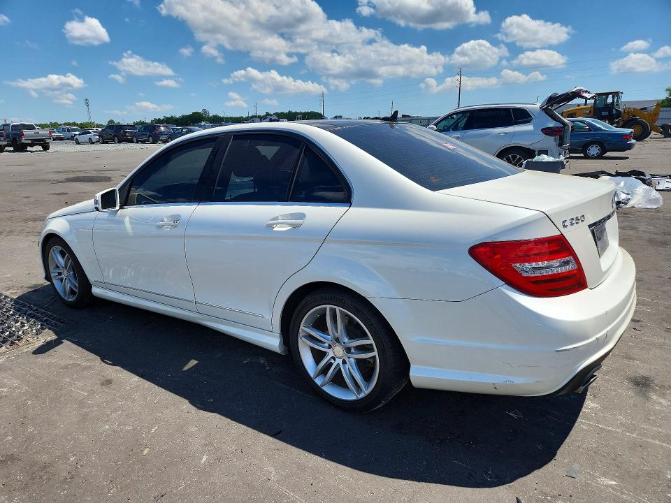 2014 Mercedes-benz C მანქანა იყიდება აუქციონზე, vin: WDDGF4HB9EG215990, აუქციონის ნომერი: 51104676