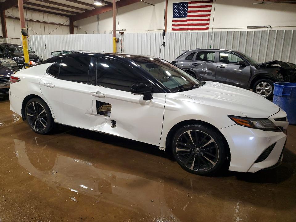 49457016 :رقم المزاد ، 4T1B61HK9KU239489 vin ، 2019 Toyota Camry مزاد بيع