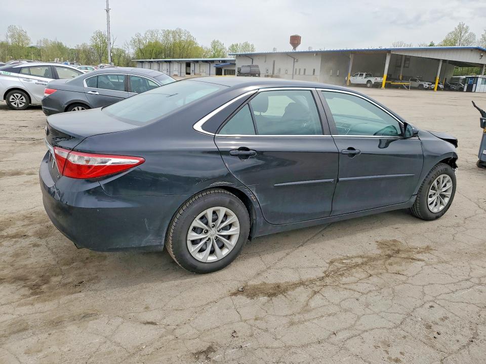 51035066 :رقم المزاد ، 4T1BF1FK9HU360941 vin ، 2017 Toyota Camry مزاد بيع