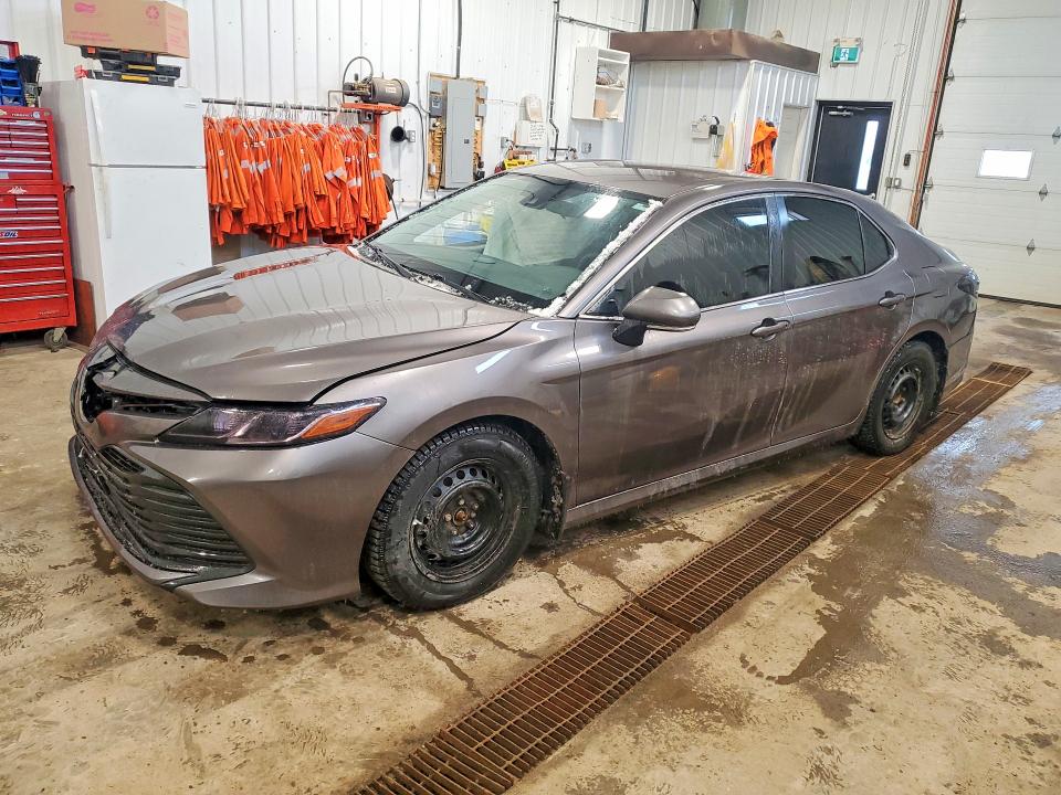 2020 Toyota Camry Le 4dr მანქანა იყიდება აუქციონზე, vin: 4T1C11AK2LU969811, აუქციონის ნომერი: 48245136