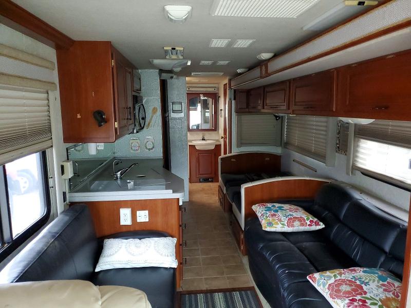 51131986 :رقم المزاد ، 4UZAAHBV02CK20826 vin ، 2002 Fleetwood Motor Home مزاد بيع