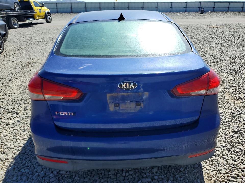 2017 Kia Forte მანქანა იყიდება აუქციონზე, vin: 3KPFL4A76HE017456, აუქციონის ნომერი: 45877646