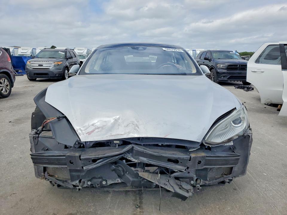 Продажа на аукционе авто 2015 Tesla Model S, vin: 5YJSA1E15FF114891, номер лота: 50579916