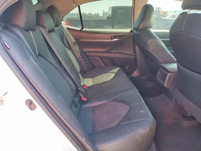 51664086 :رقم المزاد ، 4T1T11AK3MU497474 vin ، 2021 Toyota Camry مزاد بيع