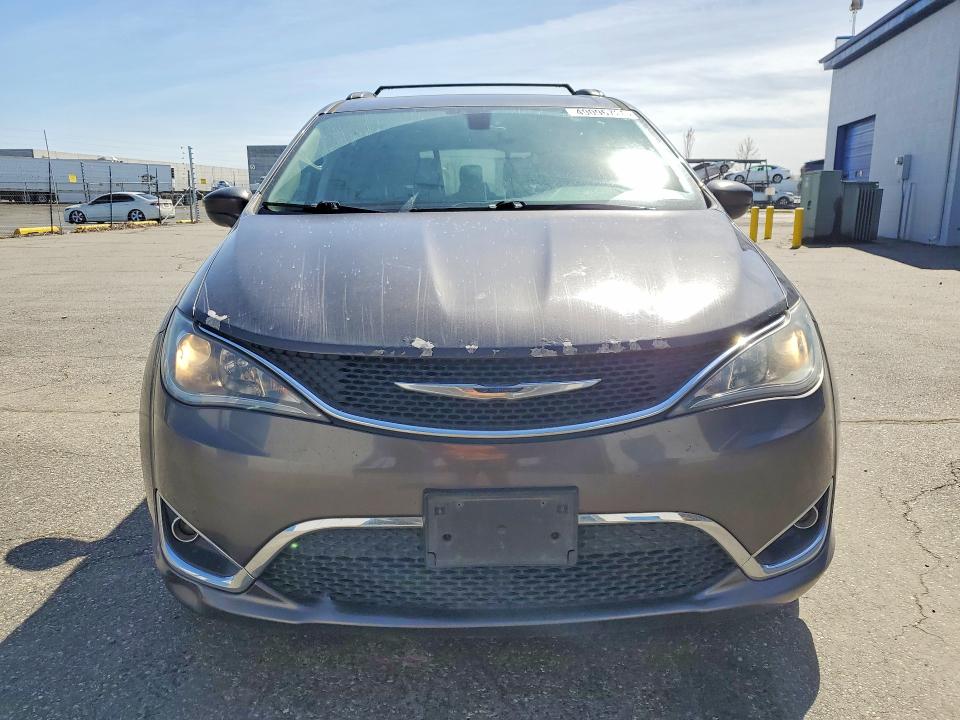 49096726 :رقم المزاد ، 2C4RC1BG6HR654338 vin ، 2017 Chrysler Pacifica مزاد بيع