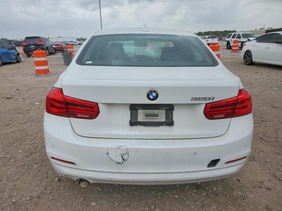 47791516 :رقم المزاد ، WBA8E1G30HNU16331 vin ، 2017 Bmw 320 مزاد بيع