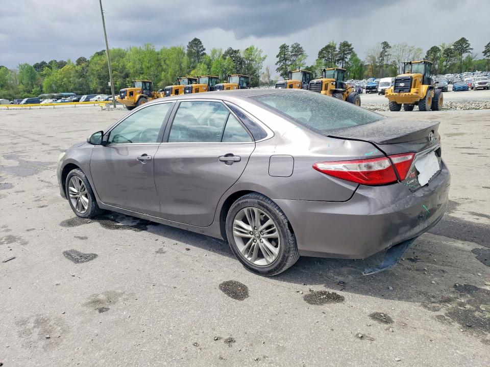 47806096 :رقم المزاد ، 4T1BF1FK3HU726327 vin ، 2017 Toyota Camry مزاد بيع