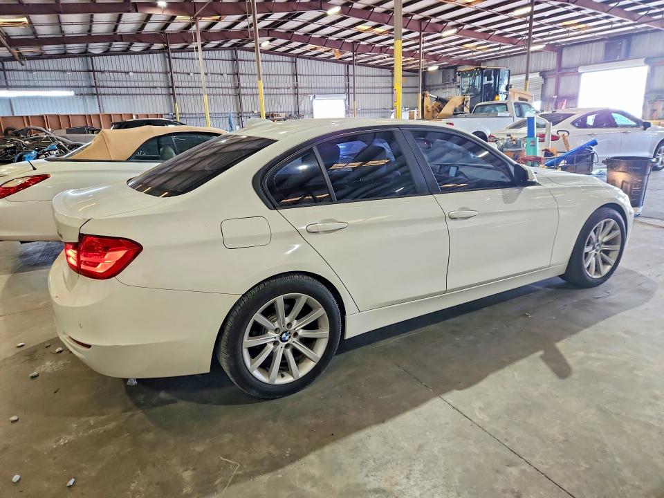 51149566 :رقم المزاد ، WBA3A5G53ENP30114 vin ، 2014 Bmw 328 مزاد بيع
