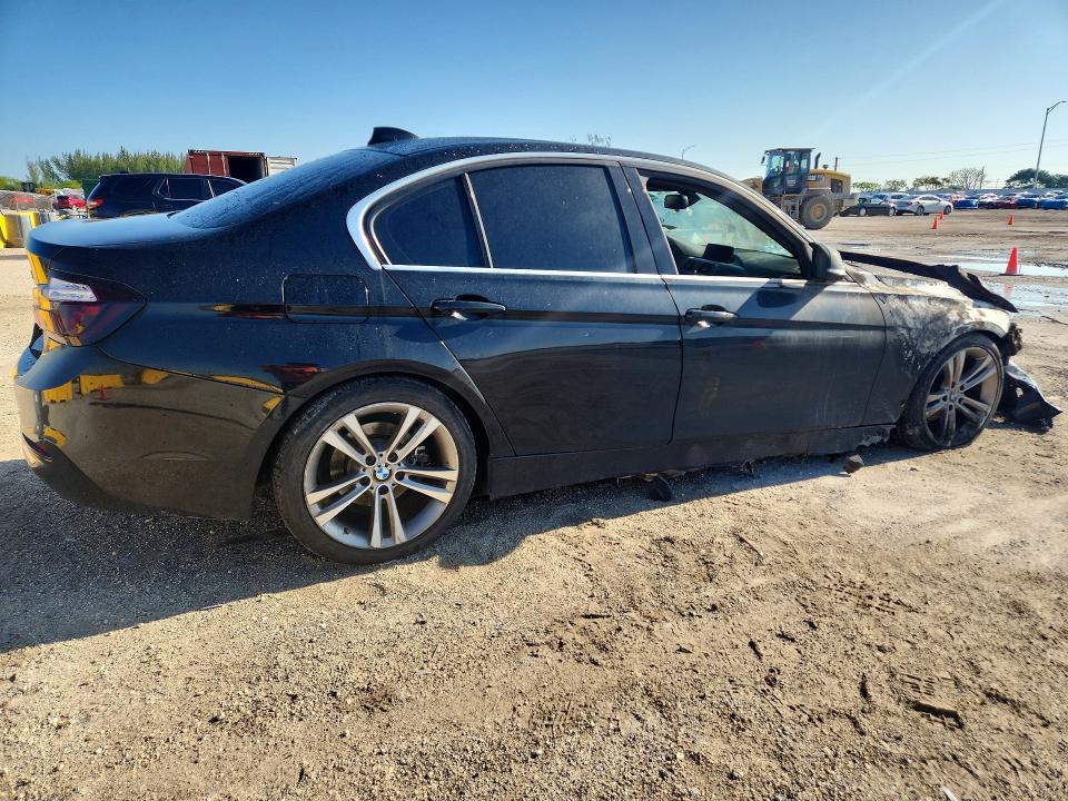 51206126 :رقم المزاد ، WBA8B9G55HNU50175 vin ، 2017 Bmw 330 مزاد بيع