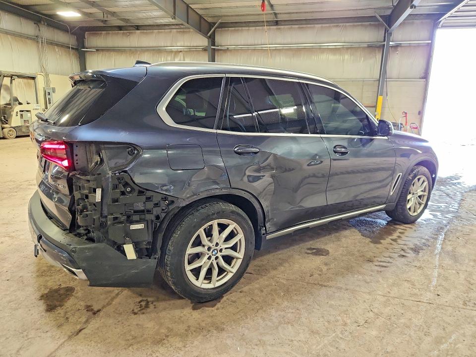 48484936 :رقم المزاد ، 5UXCR6C06M9D87075 vin ، 2021 Bmw X5 مزاد بيع
