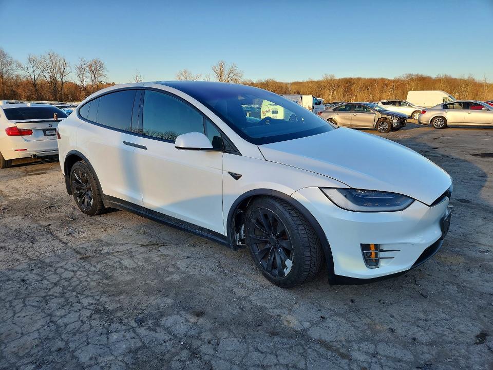 48919066 :رقم المزاد ، 5YJXCBE20KF184940 vin ، 2019 Tesla Model X مزاد بيع