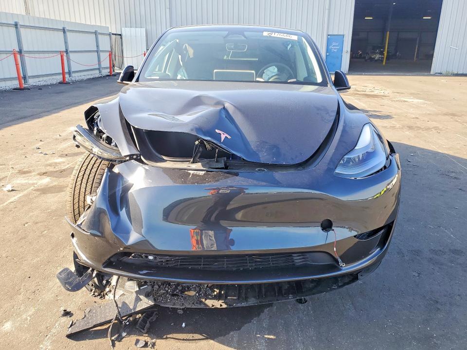2025 Tesla Model Y მანქანა იყიდება აუქციონზე, vin: 7SAYGDED8SF241748, აუქციონის ნომერი: 50176606