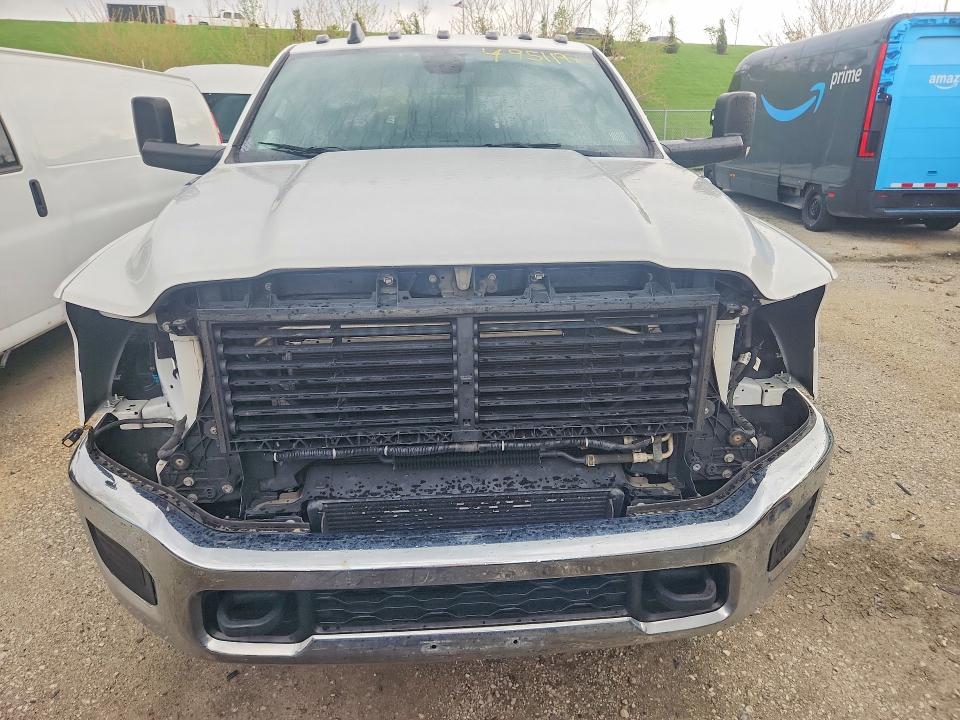 49511976 :رقم المزاد ، 3C63RRGL9NG135415 vin ، 2022 Ram 3500 مزاد بيع