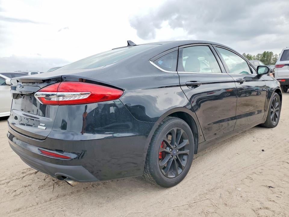 46636976 :رقم المزاد ، 3FA6P0HD9LR260260 vin ، 2020 Ford Fusion مزاد بيع