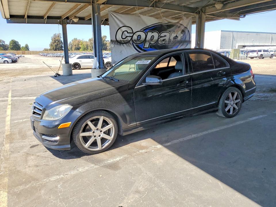 2014 Mercedes-benz C მანქანა იყიდება აუქციონზე, vin: WDDGF4HB4EG245060, აუქციონის ნომერი: 52038326