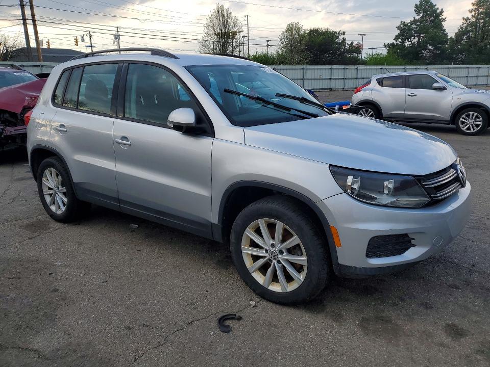 47758036 :رقم المزاد ، WVGAV7AX7HK049864 vin ، 2017 Volkswagen Tiguan مزاد بيع