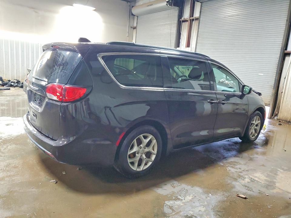 48683136 :رقم المزاد ، 2C4RC1FG8JR104381 vin ، 2018 Chrysler Pacifica مزاد بيع