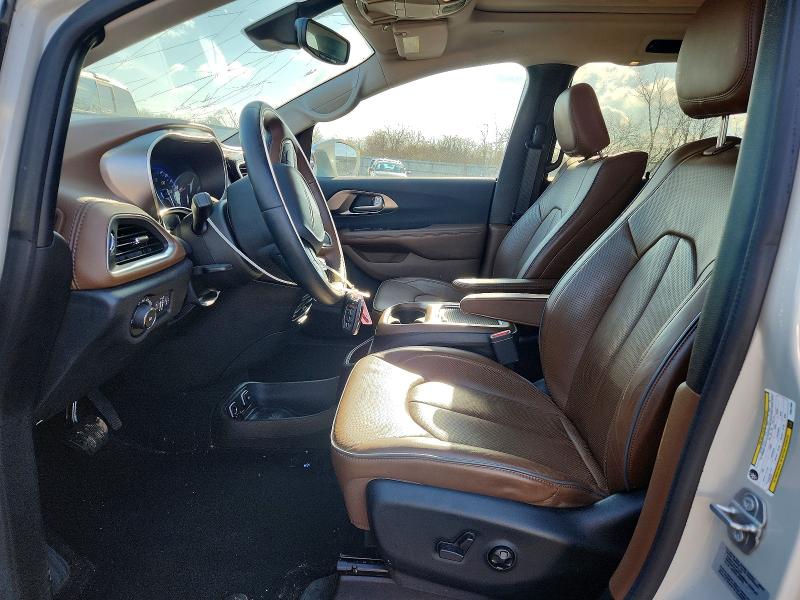 48930106 :رقم المزاد ، 2C4RC1GG8HR647688 vin ، 2017 Chrysler Pacifica مزاد بيع