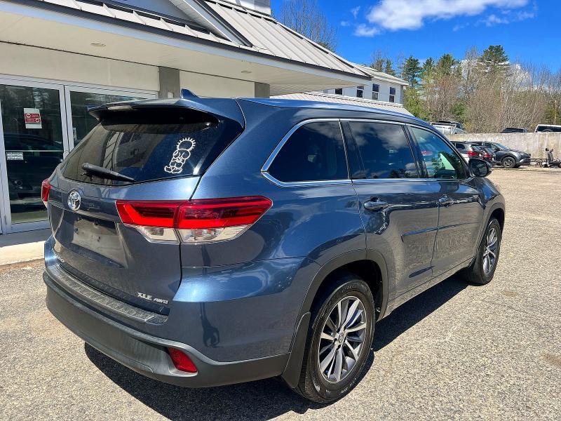 2018 Toyota Highlander მანქანა იყიდება აუქციონზე, vin: 5TDJZRFH5JS862429, აუქციონის ნომერი: 51825306