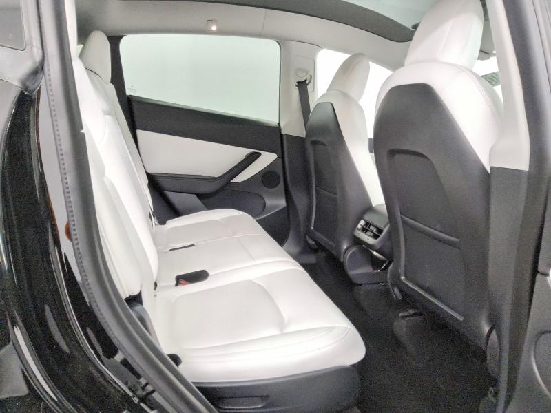 47215856 :رقم المزاد ، 5YJYGAEE6MF201613 vin ، 2021 Tesla Model Y مزاد بيع