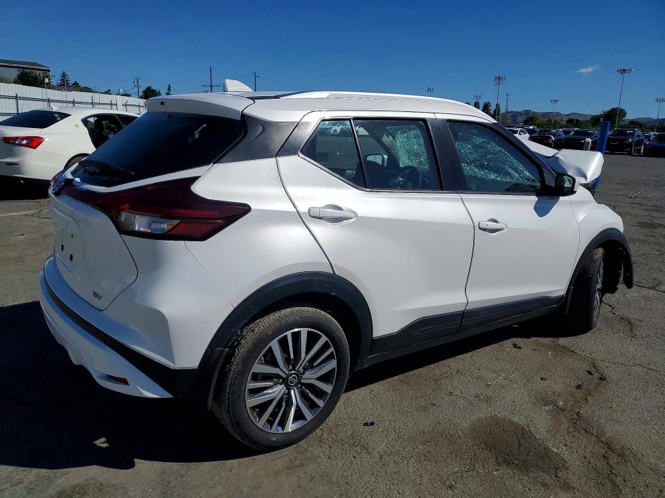 50194516 :رقم المزاد ، 3N1CP5CV4ML546891 vin ، 2021 Nissan Kicks مزاد بيع