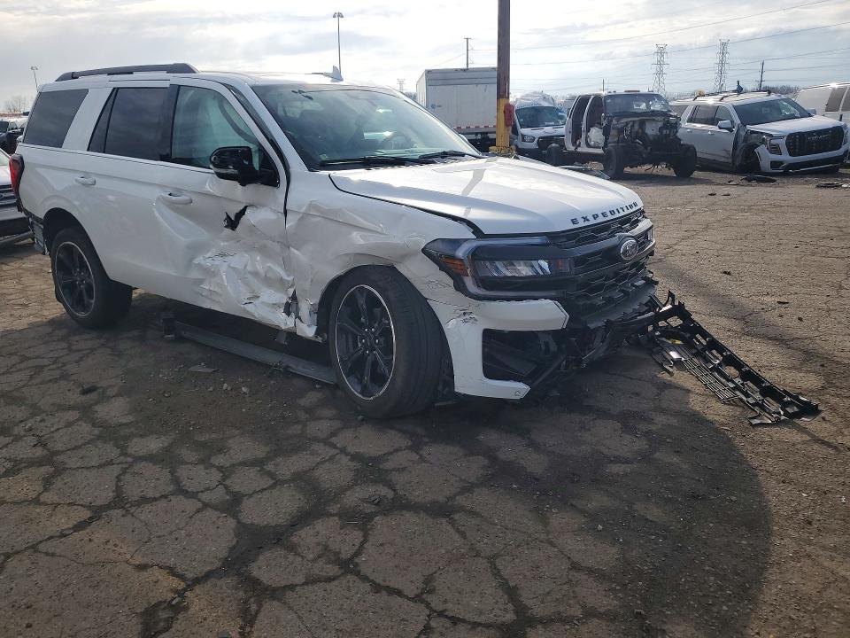 Продажа на аукционе авто 2024 Ford Expedition, vin: 1FMJU2A80REB14035, номер лота: 49784066