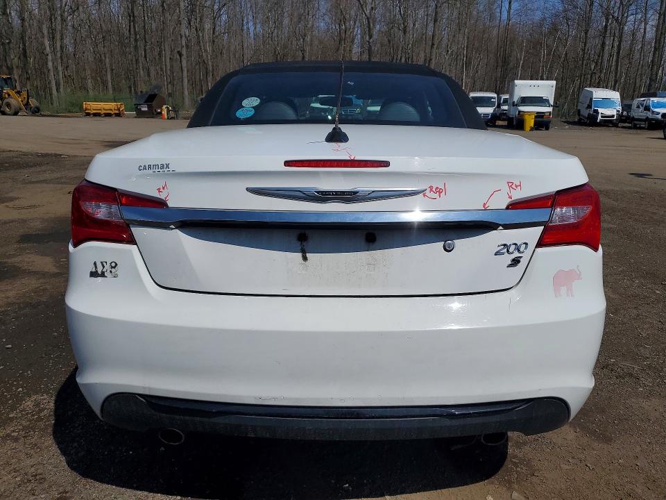 49939336 :رقم المزاد ، 1C3BC8EG8BN611327 vin ، 2011 Chrysler 200 مزاد بيع