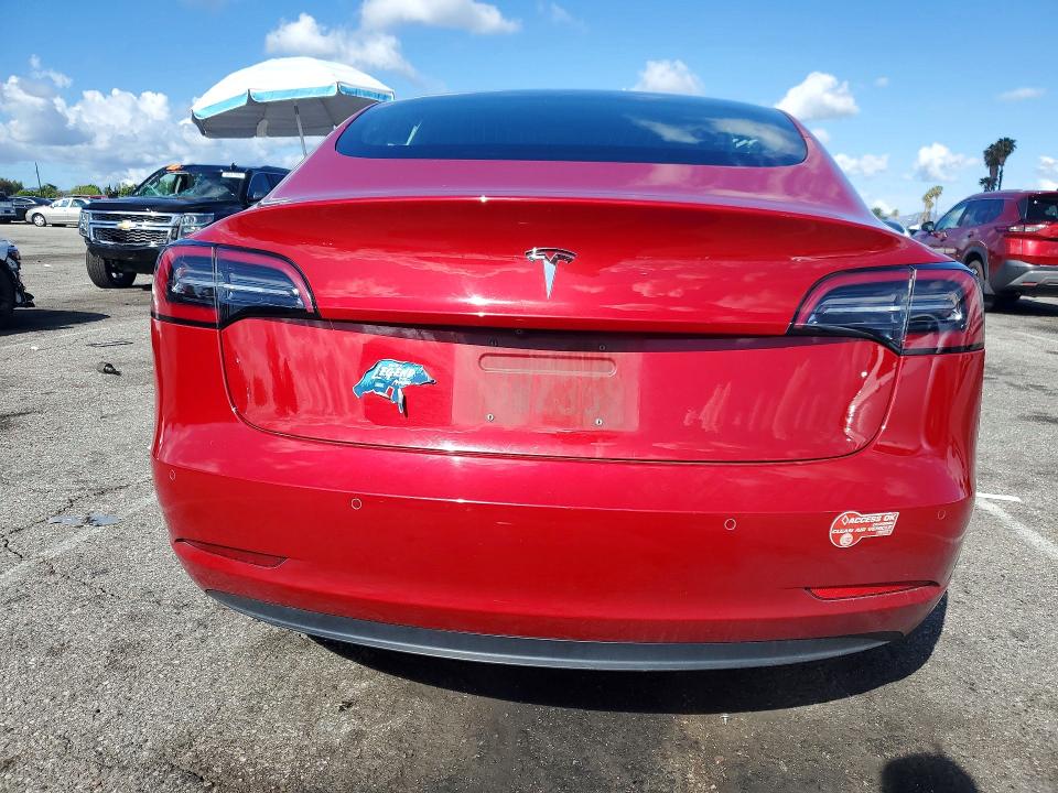 49504976 :رقم المزاد ، 5YJ3E1EA0JF102973 vin ، 2018 Tesla Model 3 مزاد بيع