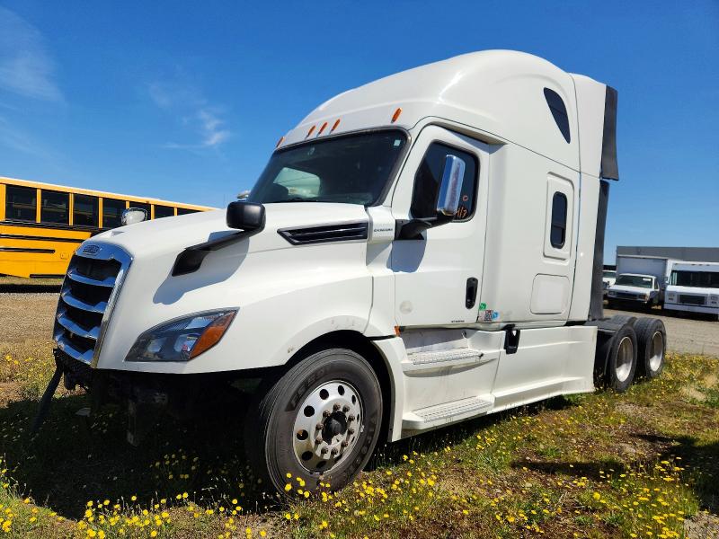 46848276 :رقم المزاد ، 3AKJHHDRXLSLR4899 vin ، 2020 Freightliner Cascadia 126 مزاد بيع