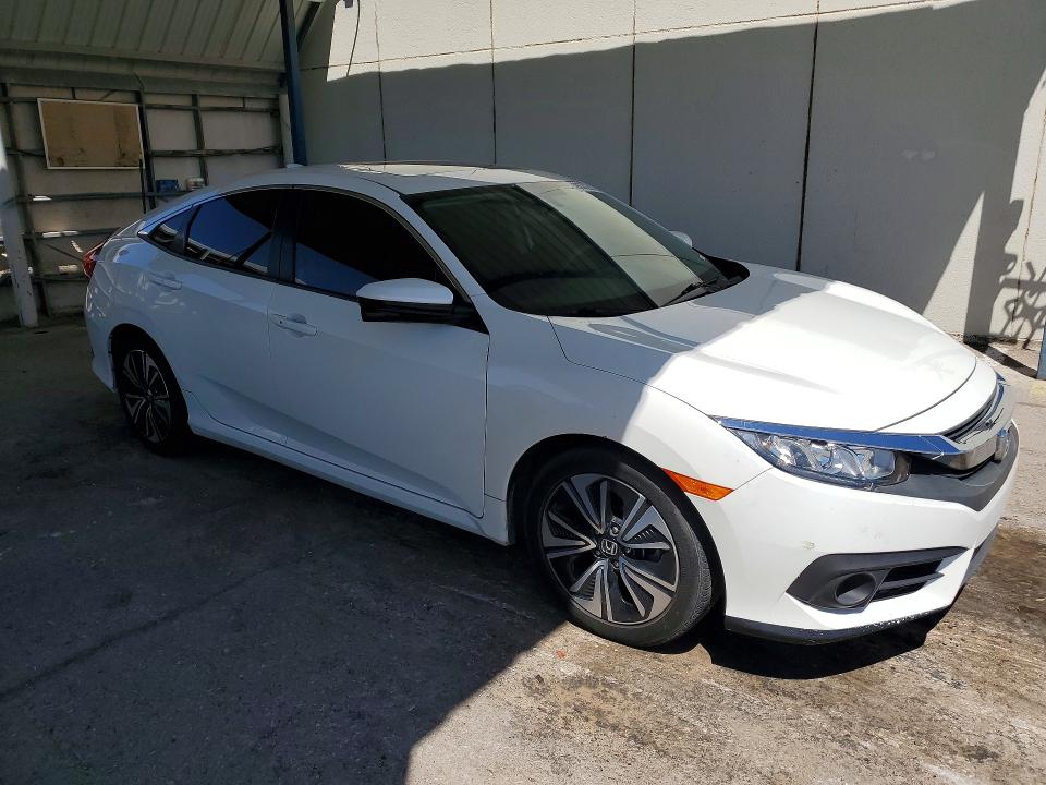 49038266 :رقم المزاد ، 19XFC1F32HE025879 vin ، 2017 Honda Civic مزاد بيع