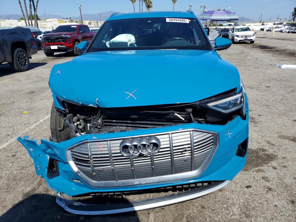 Продажа на аукционе авто 2019 Audi E-tron, vin: WA1LAAGE9KB011727, номер лота: 50494606