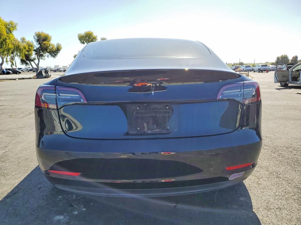 51858356 :رقم المزاد ، 5YJ3E1EA7JF057742 vin ، 2018 Tesla Model 3 مزاد بيع