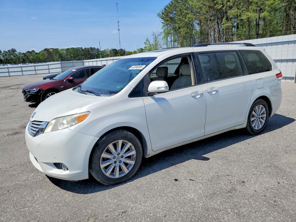 48390896 :رقم المزاد ، 5TDDK3DC8DS052951 vin ، 2013 Toyota Sienna مزاد بيع