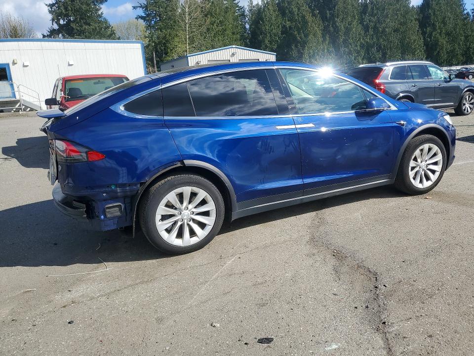 2017 Tesla Model X მანქანა იყიდება აუქციონზე, vin: 5YJXCDE21HF059952, აუქციონის ნომერი: 48670356