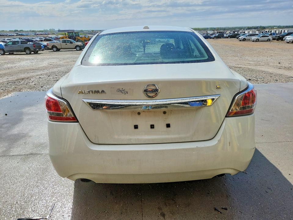 2015 Nissan Altima მანქანა იყიდება აუქციონზე, vin: 1N4AL3AP5FN392841, აუქციონის ნომერი: 51247486