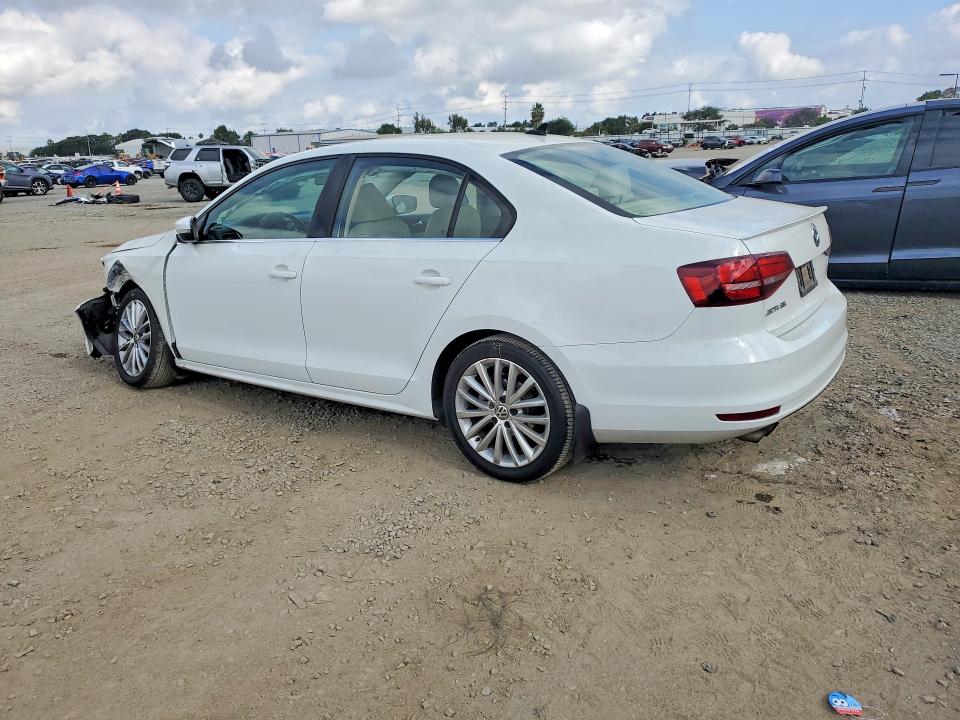 48014366 :رقم المزاد ، 3VWL17AJ4GM233331 vin ، 2016 Volkswagen Jetta مزاد بيع