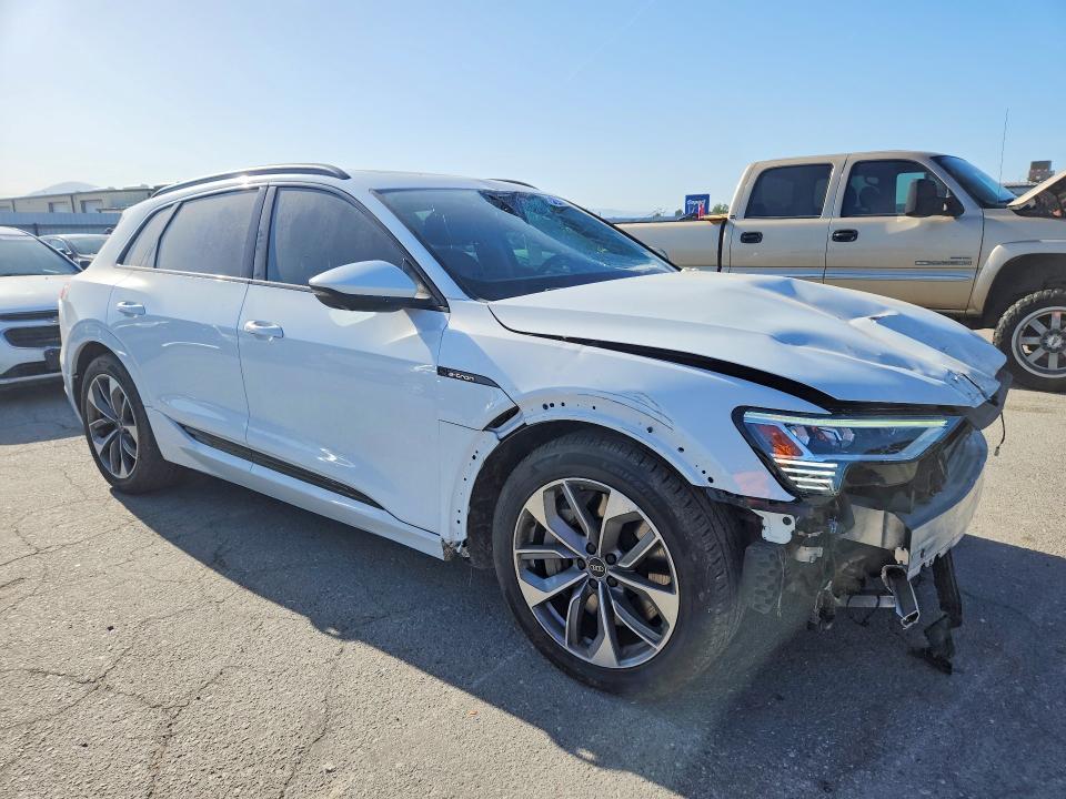 Продажа на аукционе авто 2021 Audi E-tron, vin: WA1LAAGE7MB038010, номер лота: 49666136