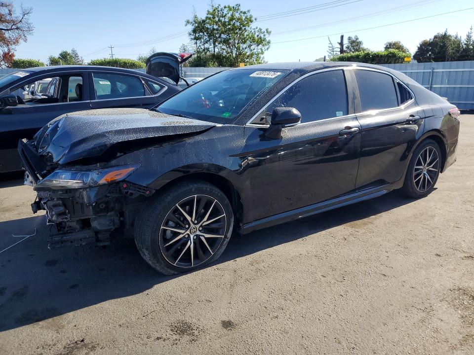 48813476 :رقم المزاد ، 4T1G11AK8NU654791 vin ، 2022 Toyota Camry مزاد بيع