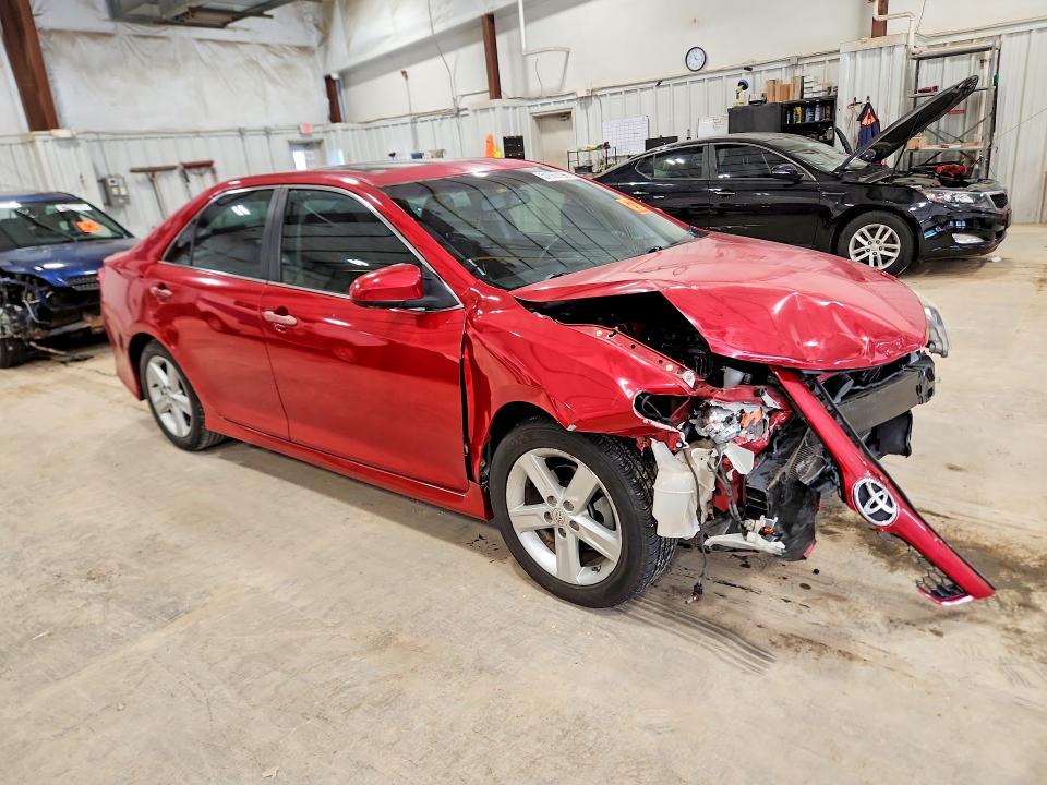 51560196 :رقم المزاد ، 4T1BF1FK3EU798978 vin ، 2014 Toyota Camry مزاد بيع